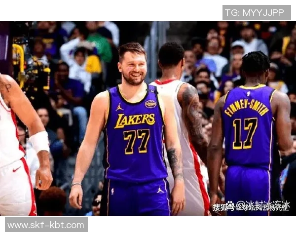 湖人火箭对决精彩集锦回顾12月21日比赛亮点与精彩瞬间分享